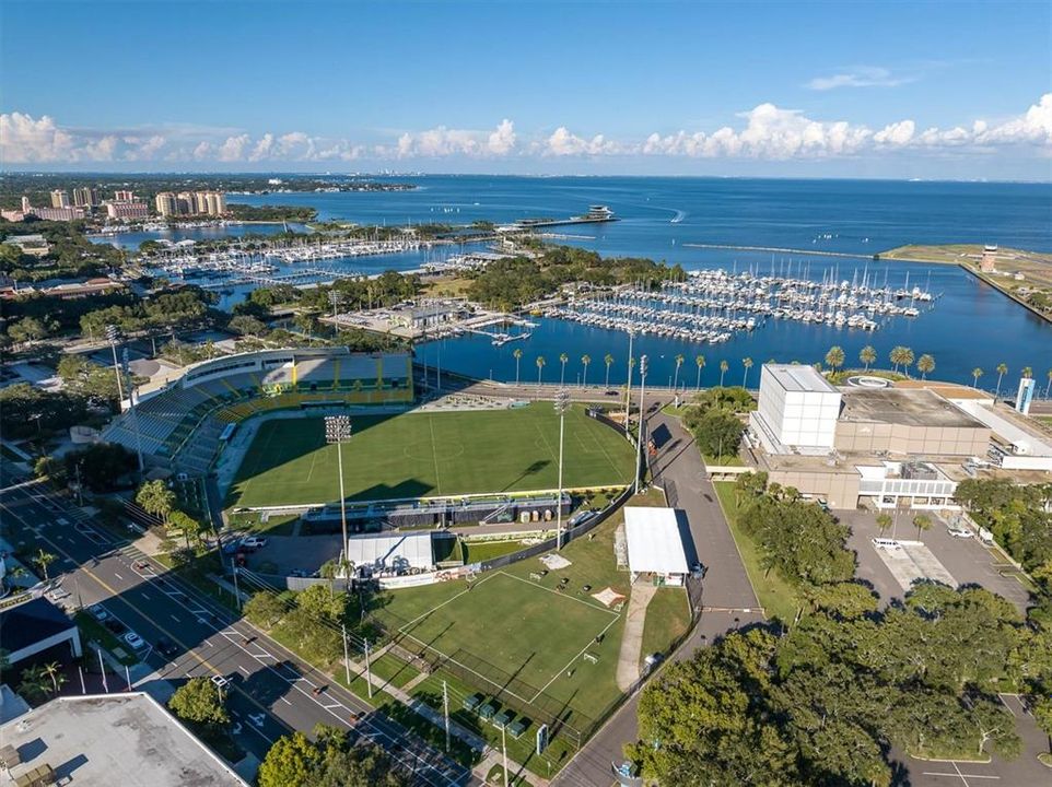 For Sale: $299,999 (1 beds, 1 baths, 811 Square Feet)