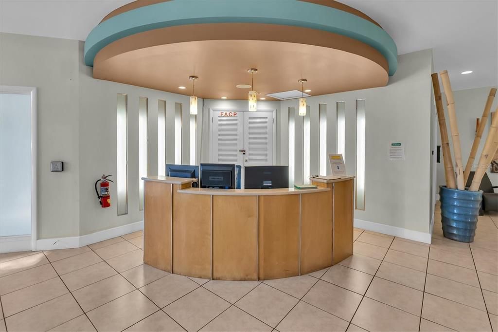 For Sale: $299,999 (1 beds, 1 baths, 811 Square Feet)