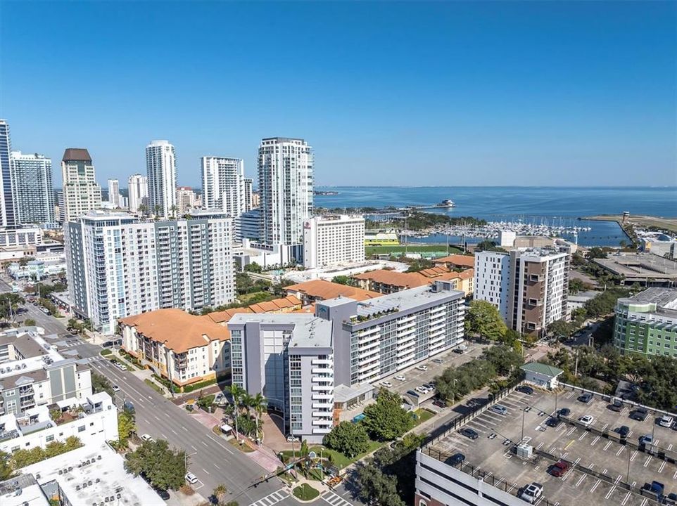 For Sale: $299,999 (1 beds, 1 baths, 811 Square Feet)