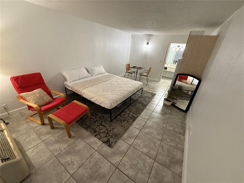 В аренду: $1,050 (1 спален, 1 ванн, 300 Квадратных фут)