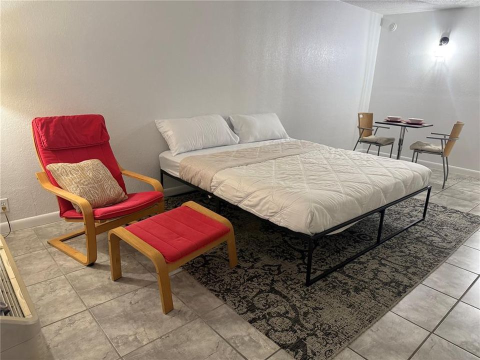 В аренду: $1,050 (1 спален, 1 ванн, 300 Квадратных фут)