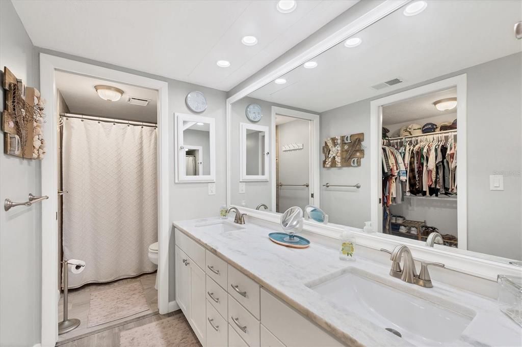 Active With Contract: $240,000 (2 beds, 2 baths, 1075 Square Feet)