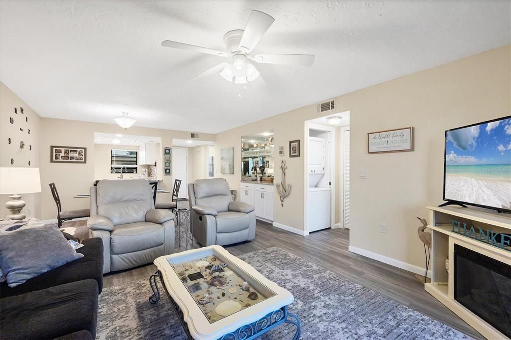 Active With Contract: $240,000 (2 beds, 2 baths, 1075 Square Feet)