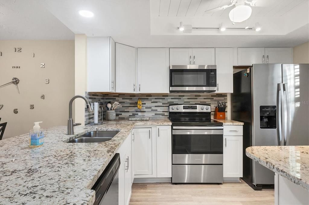 Active With Contract: $240,000 (2 beds, 2 baths, 1075 Square Feet)