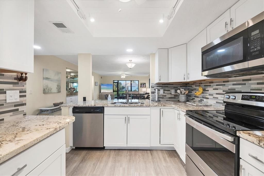 Active With Contract: $240,000 (2 beds, 2 baths, 1075 Square Feet)