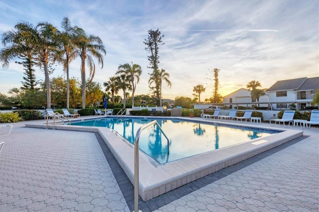 Active With Contract: $240,000 (2 beds, 2 baths, 1075 Square Feet)