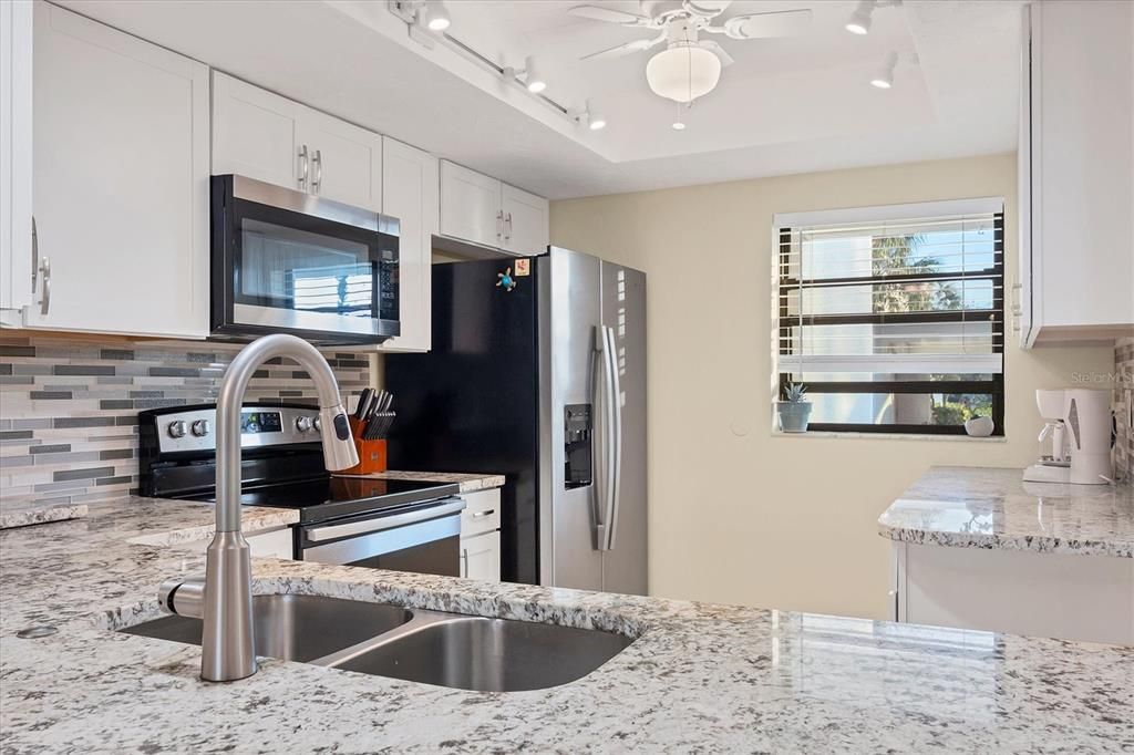 Active With Contract: $240,000 (2 beds, 2 baths, 1075 Square Feet)