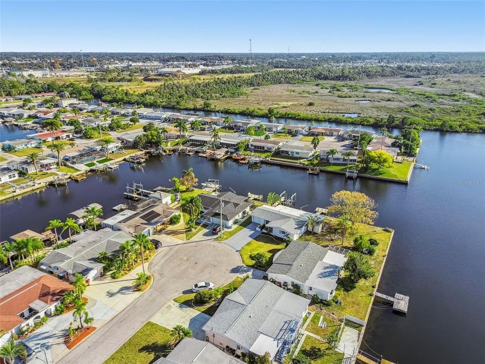 For Sale: $449,900 (2 beds, 2 baths, 1281 Square Feet)