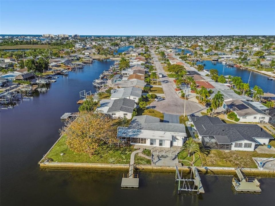 For Sale: $449,900 (2 beds, 2 baths, 1281 Square Feet)