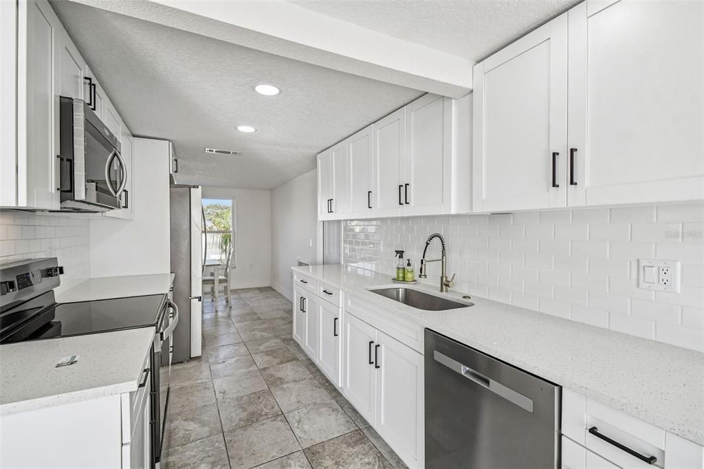 For Sale: $449,900 (2 beds, 2 baths, 1281 Square Feet)