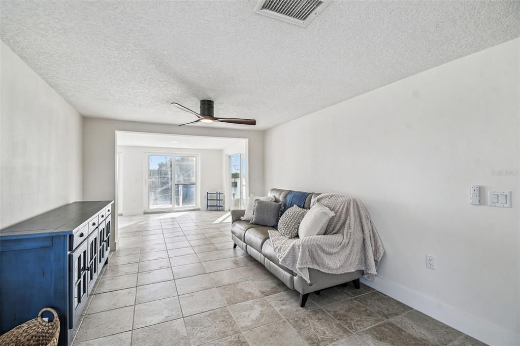 For Sale: $449,900 (2 beds, 2 baths, 1281 Square Feet)