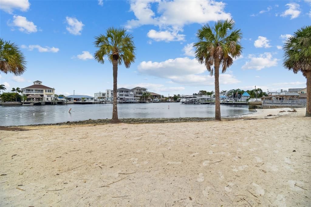 For Sale: $449,900 (2 beds, 2 baths, 1281 Square Feet)