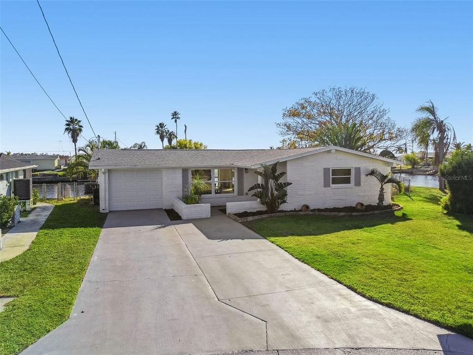 For Sale: $449,900 (2 beds, 2 baths, 1281 Square Feet)