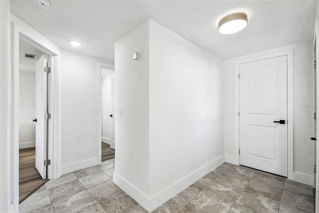 For Sale: $449,900 (2 beds, 2 baths, 1281 Square Feet)
