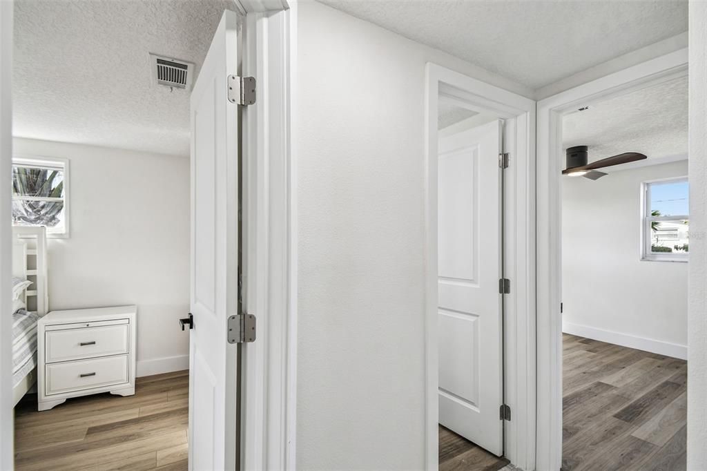 For Sale: $449,900 (2 beds, 2 baths, 1281 Square Feet)