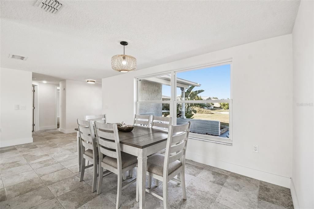 For Sale: $449,900 (2 beds, 2 baths, 1281 Square Feet)