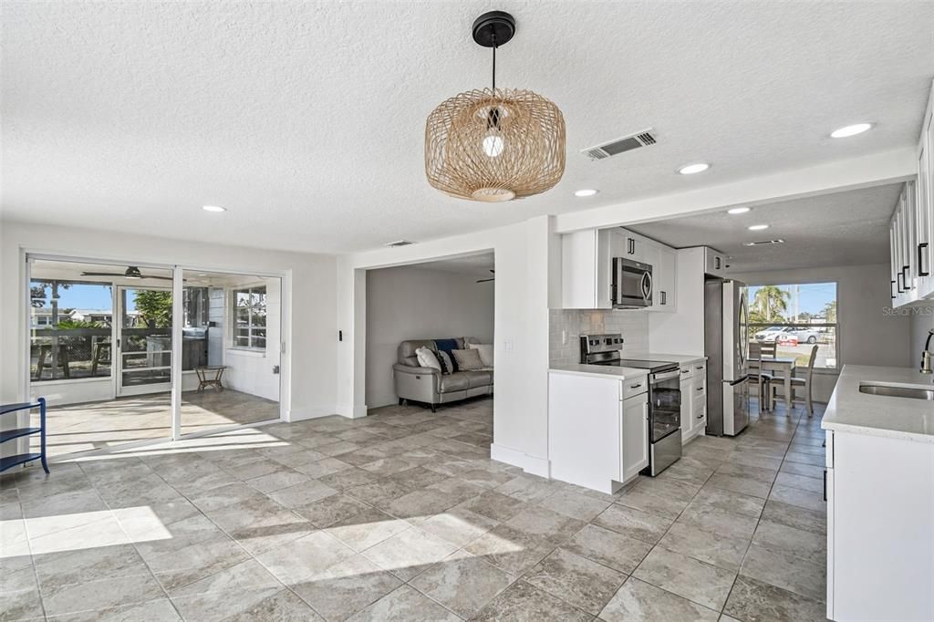 For Sale: $449,900 (2 beds, 2 baths, 1281 Square Feet)