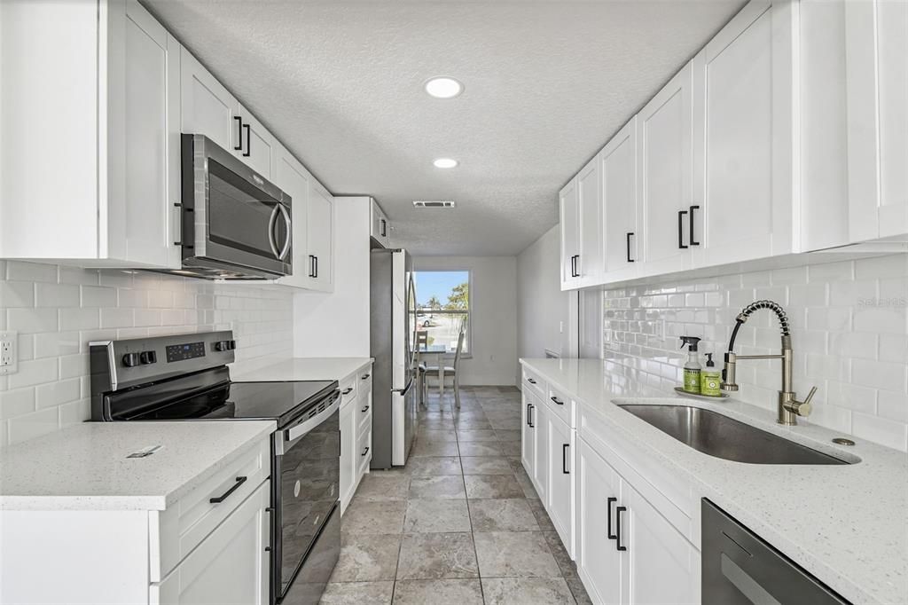 For Sale: $449,900 (2 beds, 2 baths, 1281 Square Feet)