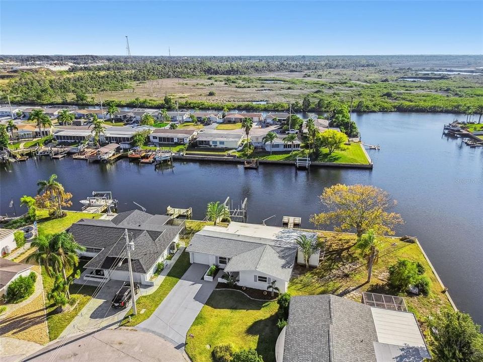 For Sale: $449,900 (2 beds, 2 baths, 1281 Square Feet)