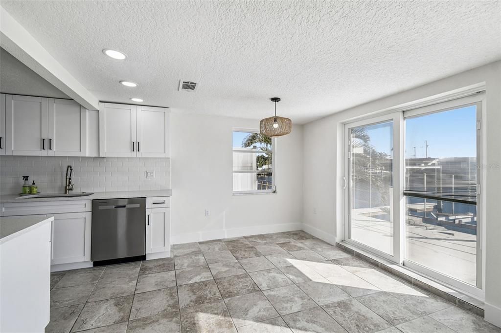 For Sale: $449,900 (2 beds, 2 baths, 1281 Square Feet)