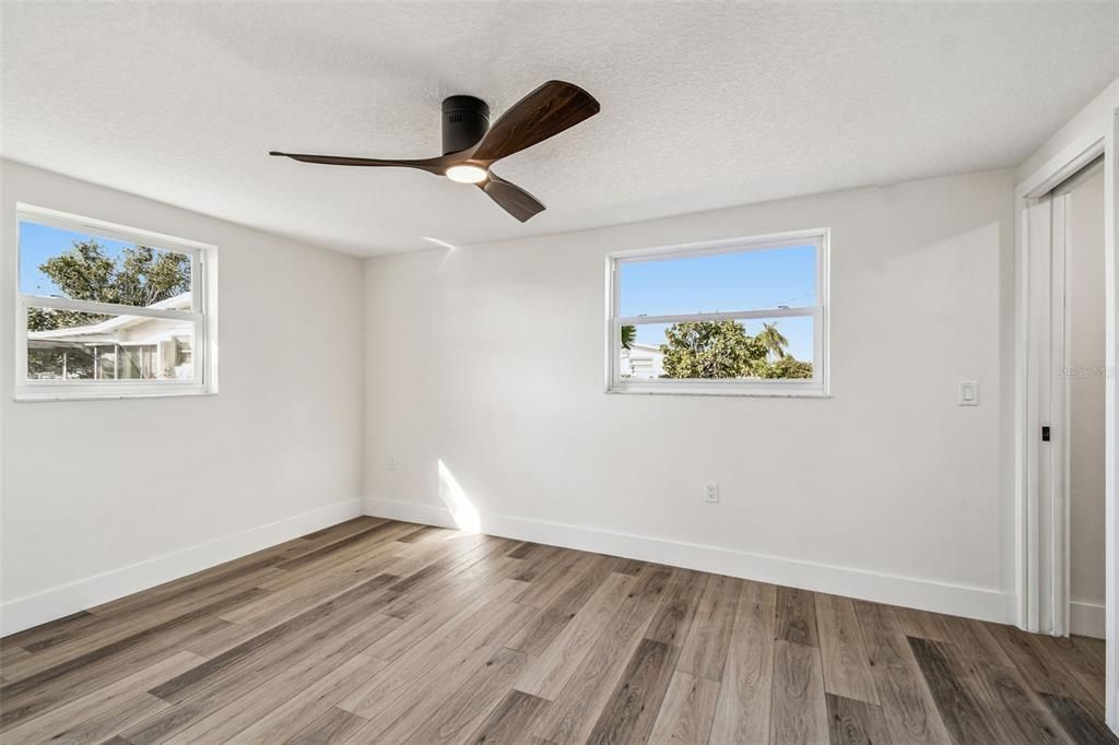 For Sale: $449,900 (2 beds, 2 baths, 1281 Square Feet)