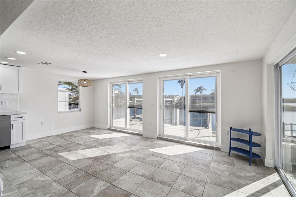 For Sale: $449,900 (2 beds, 2 baths, 1281 Square Feet)