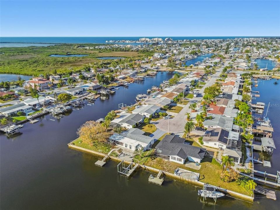 For Sale: $449,900 (2 beds, 2 baths, 1281 Square Feet)