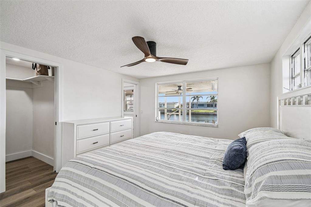 For Sale: $449,900 (2 beds, 2 baths, 1281 Square Feet)