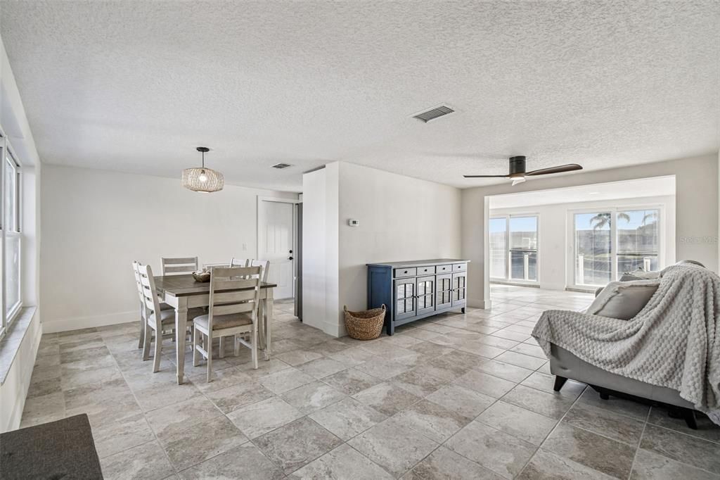 For Sale: $449,900 (2 beds, 2 baths, 1281 Square Feet)