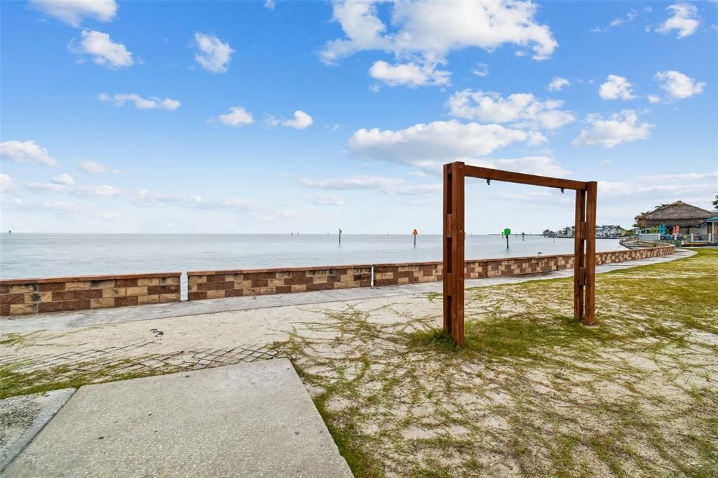 For Sale: $449,900 (2 beds, 2 baths, 1281 Square Feet)