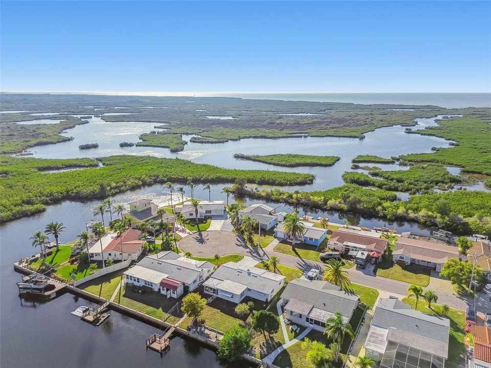 For Sale: $449,900 (2 beds, 2 baths, 1281 Square Feet)