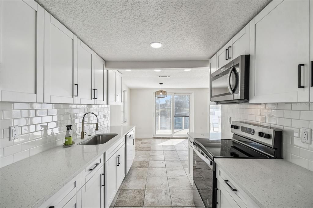 For Sale: $449,900 (2 beds, 2 baths, 1281 Square Feet)