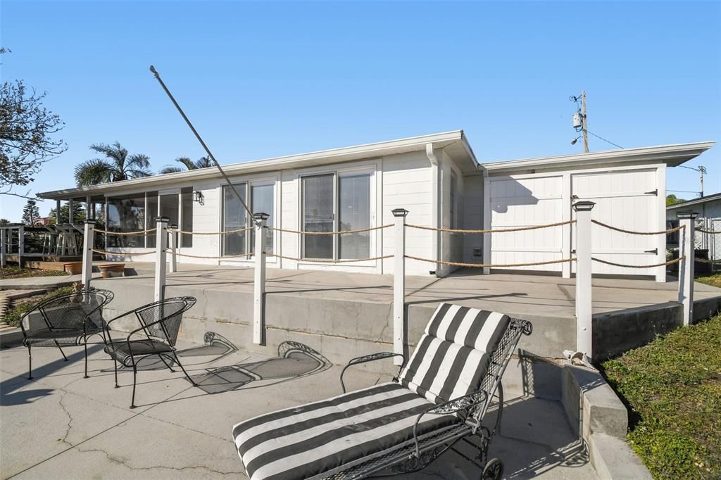 For Sale: $449,900 (2 beds, 2 baths, 1281 Square Feet)