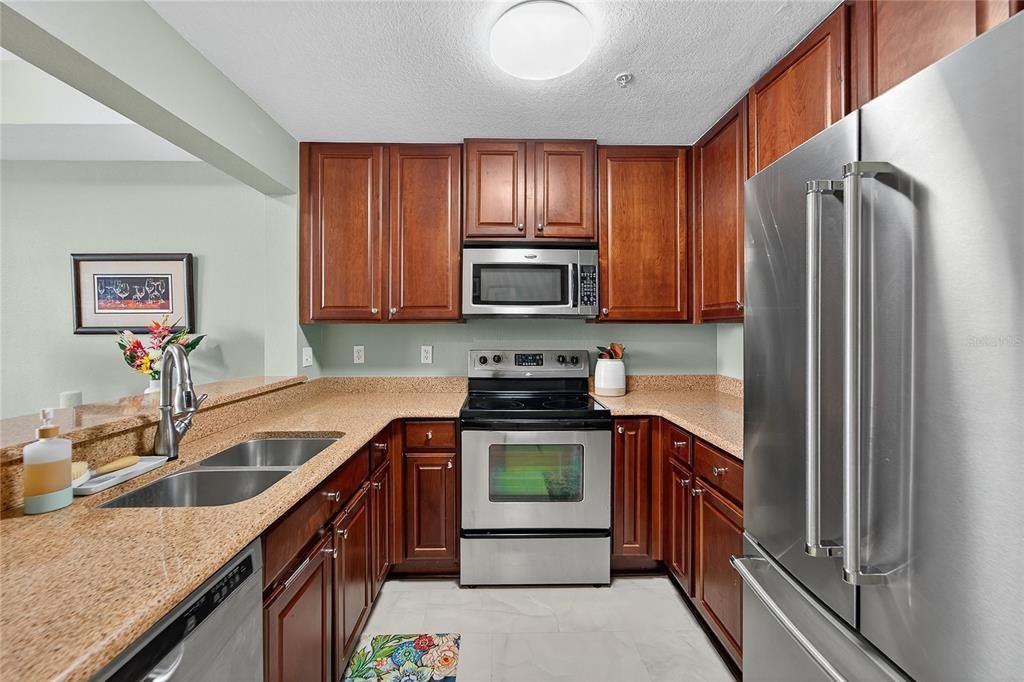 На продажу: $375,000 (3 спален, 3 ванн, 1417 Квадратных фут)