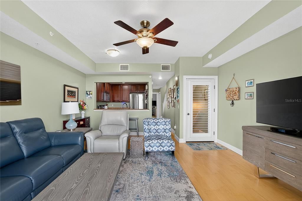 На продажу: $375,000 (3 спален, 3 ванн, 1417 Квадратных фут)