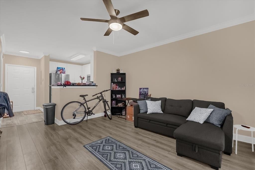 For Sale: $170,000 (1 beds, 1 baths, 685 Square Feet)