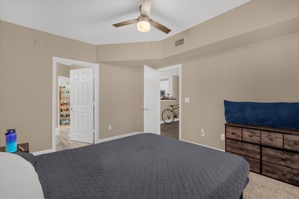 For Sale: $170,000 (1 beds, 1 baths, 685 Square Feet)