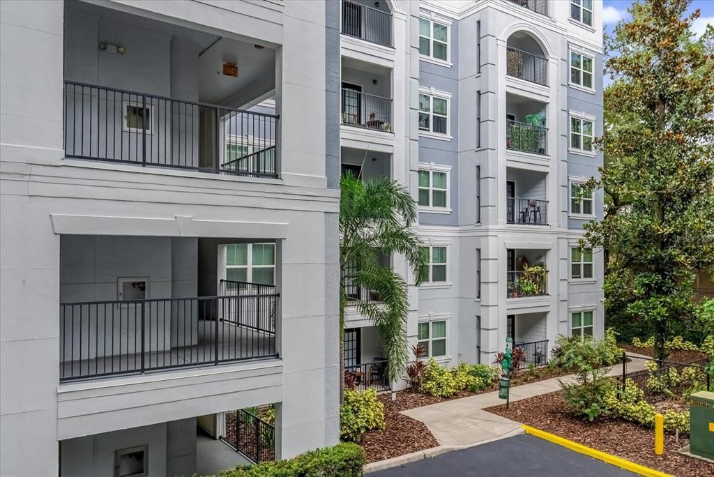 For Sale: $170,000 (1 beds, 1 baths, 685 Square Feet)