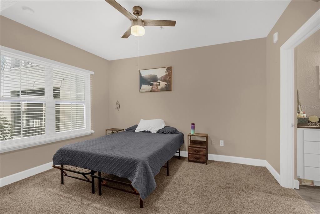 For Sale: $170,000 (1 beds, 1 baths, 685 Square Feet)