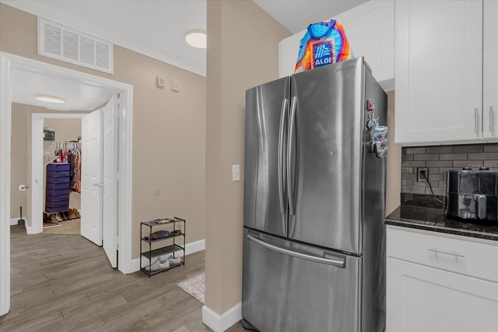 For Sale: $170,000 (1 beds, 1 baths, 685 Square Feet)