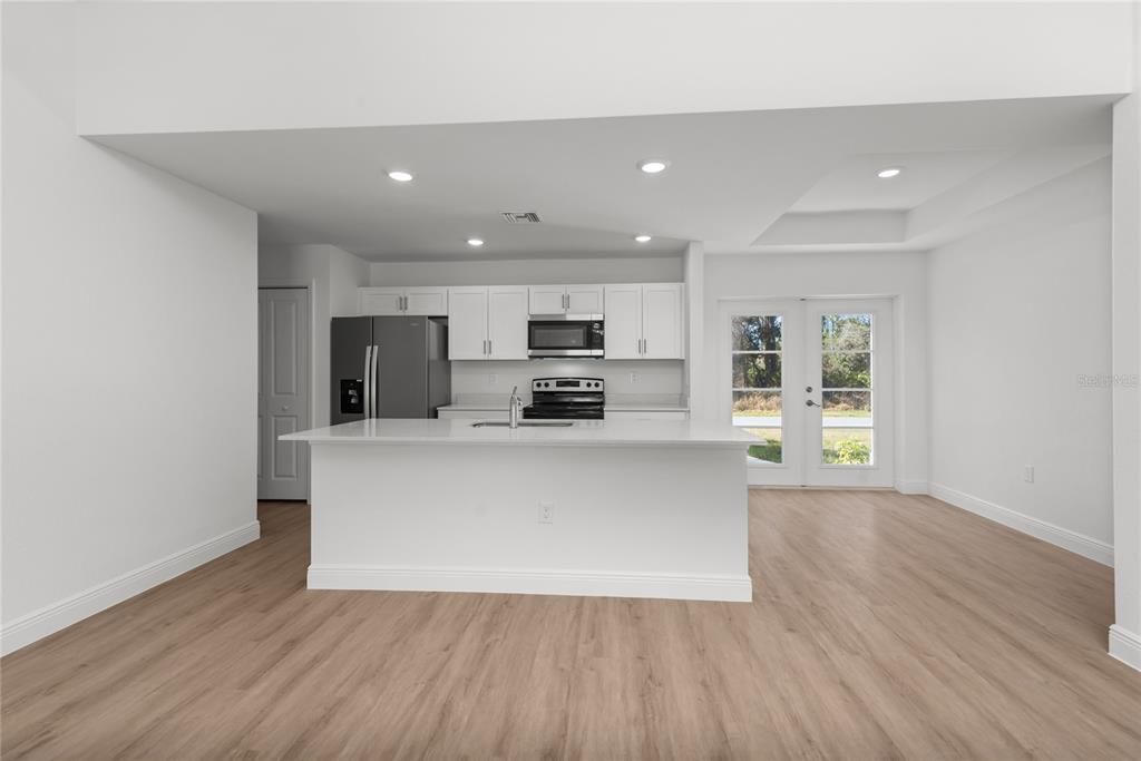 En Venta: $329,900 (4 camas, 2 baños, 1556 Pies cuadrados)