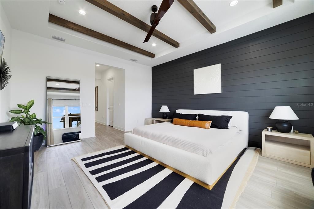 For Sale: $2,149,999 (6 beds, 6 baths, 4954 Square Feet)