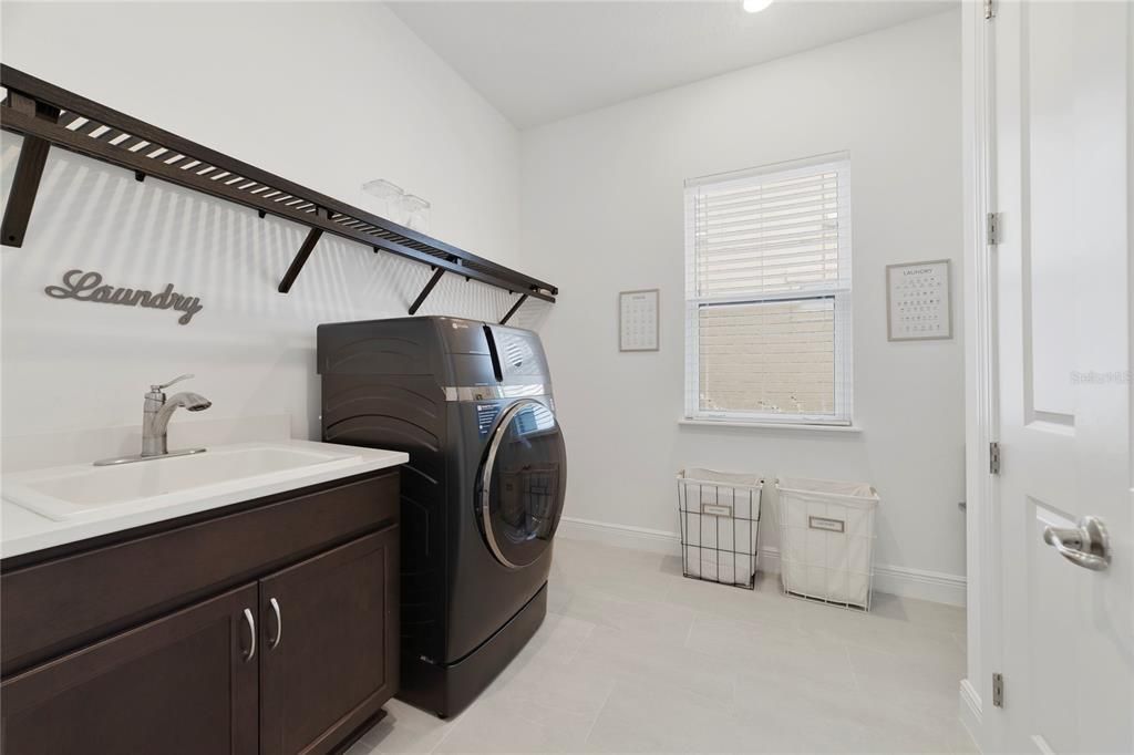 For Sale: $2,149,999 (6 beds, 6 baths, 4954 Square Feet)