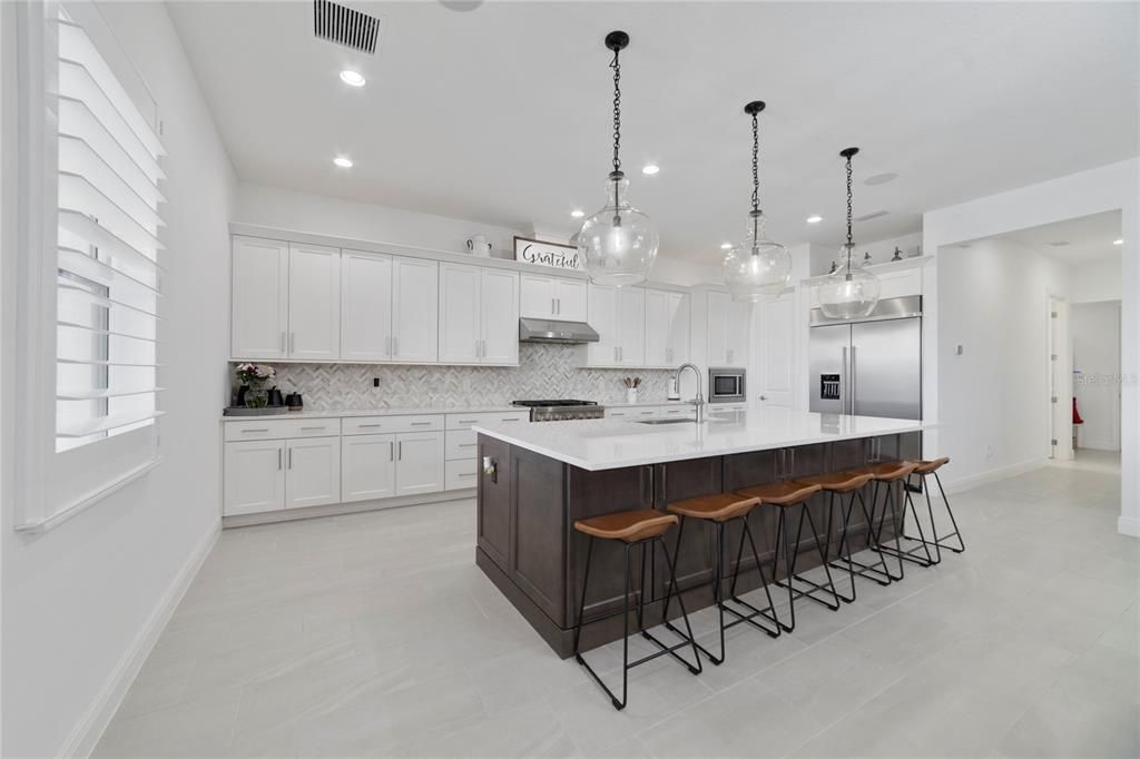 For Sale: $2,149,999 (6 beds, 6 baths, 4954 Square Feet)