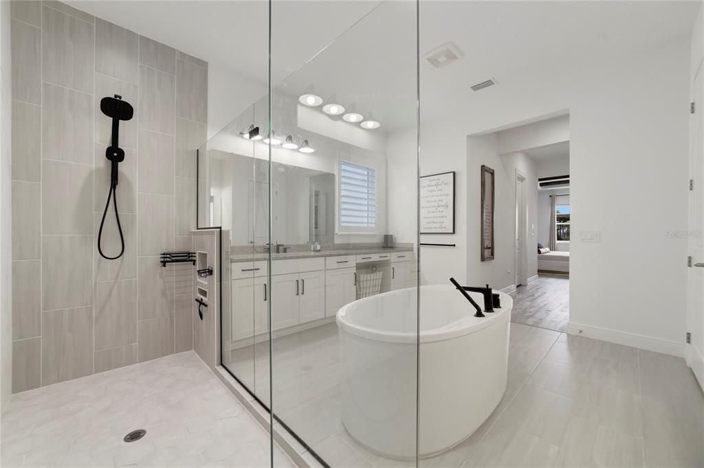 For Sale: $2,149,999 (6 beds, 6 baths, 4954 Square Feet)