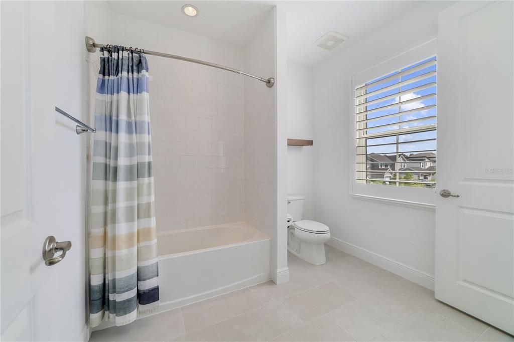 For Sale: $2,149,999 (6 beds, 6 baths, 4954 Square Feet)