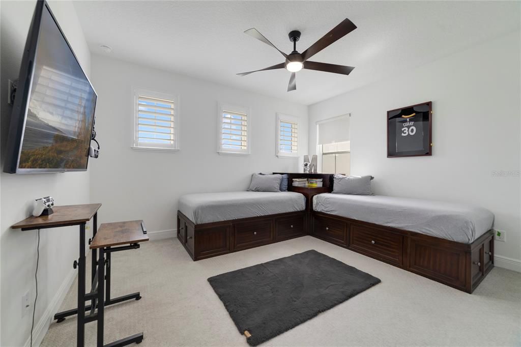 For Sale: $2,149,999 (6 beds, 6 baths, 4954 Square Feet)