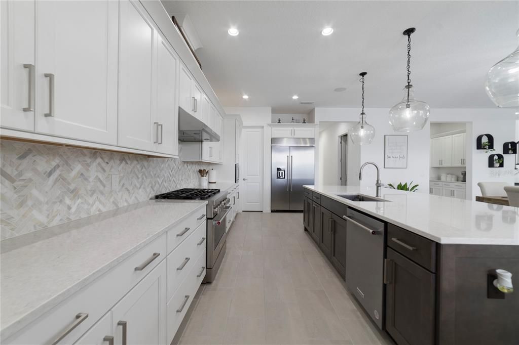 For Sale: $2,149,999 (6 beds, 6 baths, 4954 Square Feet)