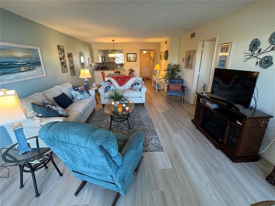 En Venta: $249,900 (2 camas, 2 baños, 1365 Pies cuadrados)