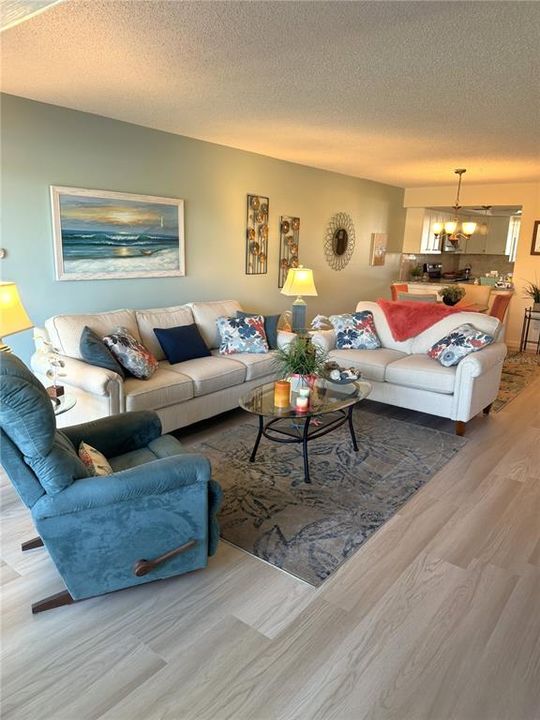 En Venta: $249,900 (2 camas, 2 baños, 1365 Pies cuadrados)